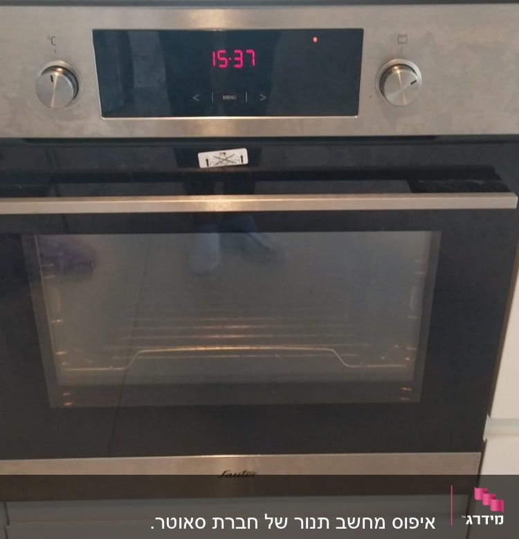 תנור אפייה עם תצוגה דיגיטלית ושני כפתורים